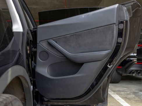 Used 2021 Tesla Model Y Long Range image 46