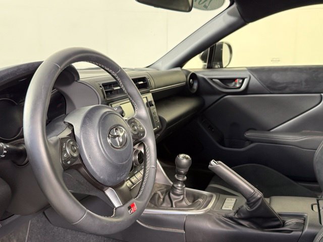 Used 2025 Toyota GR86 Premium RWD image 18