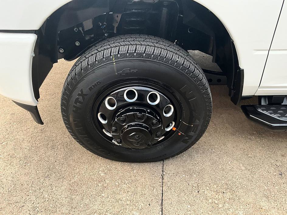 New 2027 RAM 3500 Big Horn AWD/4WD image 11