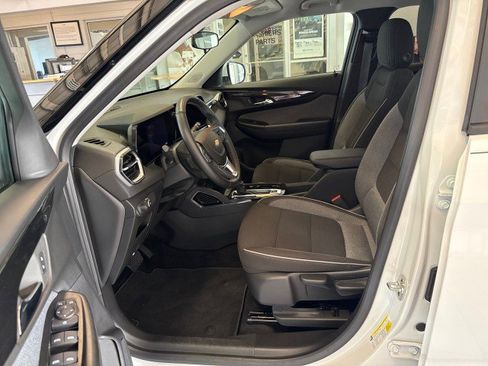 Used 2024 Chevrolet TrailBlazer LT w/ LT Cold Weather Package FWD image 15