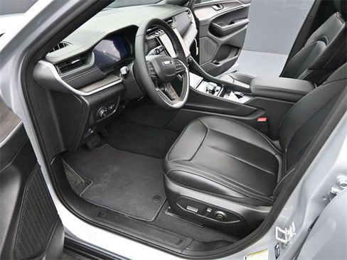 New 2025 Jeep Grand Cherokee L Limited image 9