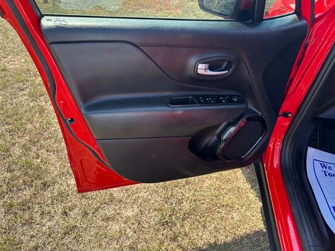 Used 2020 Jeep Renegade Altitude image 11