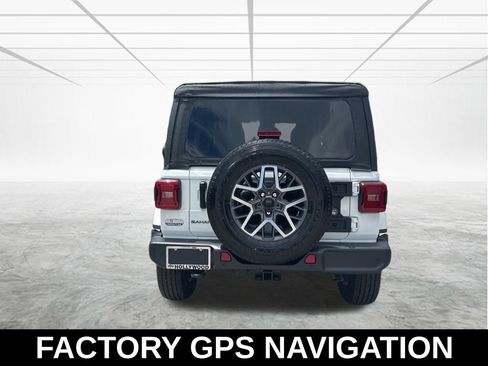 Used 2025 Jeep Wrangler Unlimited Sahara AWD/4WD image 6