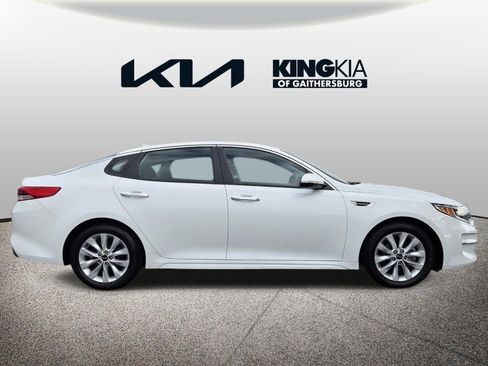 Used 2018 Kia Optima LX w/ 17" Alloy Wheels Package FWD image 2