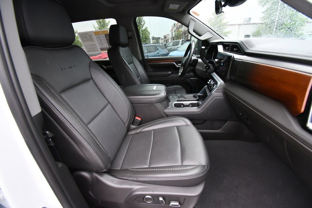 Used 2024 GMC Sierra 3500 Denali w/ Technology Package AWD/4WD image 22