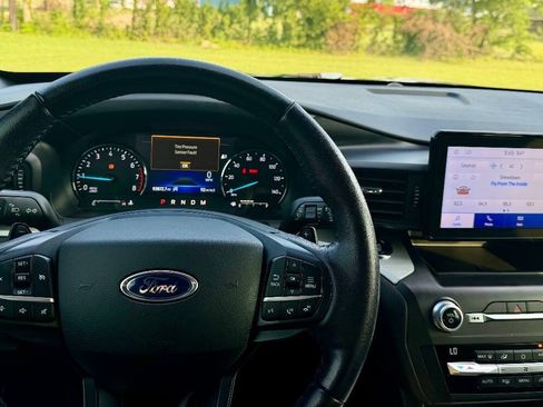 Used 2020 Ford Explorer XLT RWD image 18