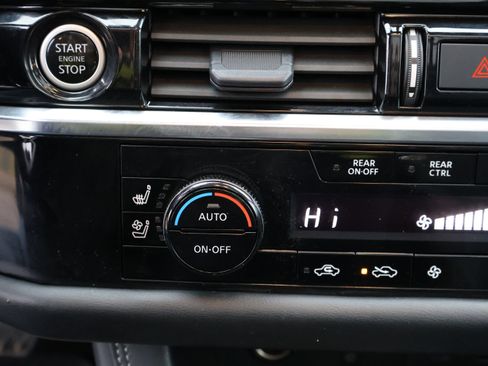 Used 2023 Nissan Pathfinder Platinum image 28