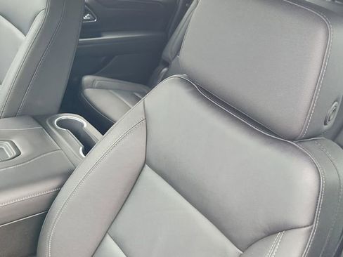 Used 2024 Chevrolet Suburban Z71 w/ Luxury Package image 24