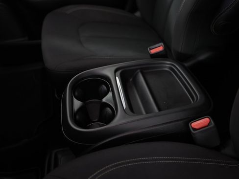 Used 2018 Chrysler Pacifica Touring Plus w/ S Appearance Package image 38