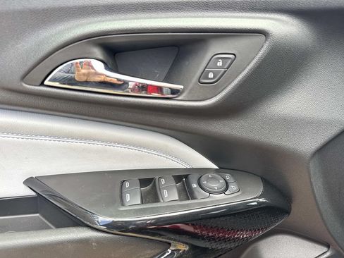 Used 2025 Chevrolet Trax LT FWD image 20