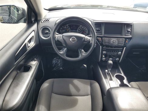 Used 2020 Nissan Pathfinder SV image 16