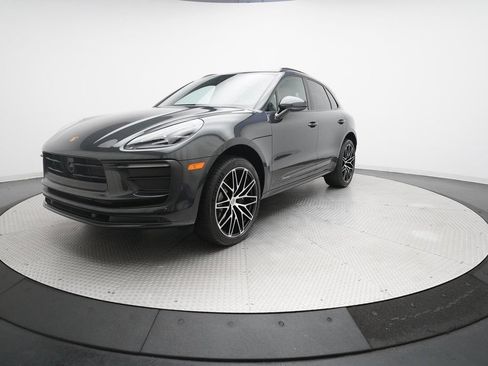 Used 2026 Porsche Macan AWD/4WD image 1