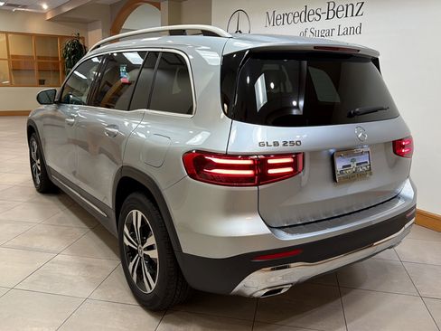 Used 2026 Mercedes-Benz GLB 250 w/ Sun & Sound Package image 5