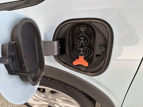 Used 2022 Chevrolet Bolt EUV LT image 9