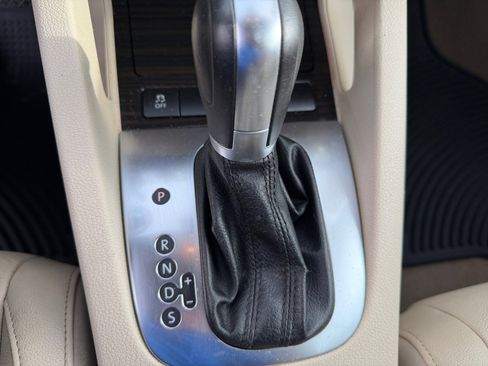 Used 2013 Volkswagen Eos Lux FWD image 25