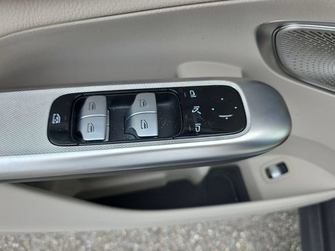 Used 2025 Mercedes-Benz GLC 300 4MATIC image 21