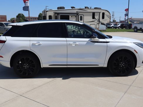 Used 2024 Lincoln Corsair AWD w/ Equipment Group 101A image 4