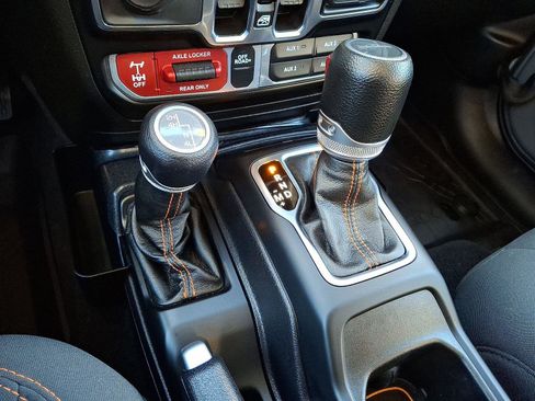 Used 2021 Jeep Gladiator Mojave w/ Dual Top Group image 15