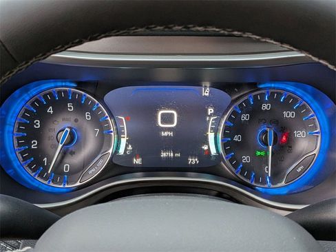 Certified 2022 Chrysler Pacifica Touring-L image 15