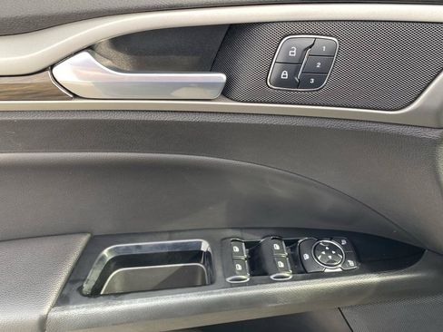 Used 2016 Ford Fusion SE w/ Equipment Group 202A AWD/4WD image 17