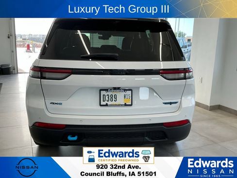 Used 2022 Jeep Grand Cherokee Trailhawk w/ Advanced Protech Group II AWD/4WD image 7