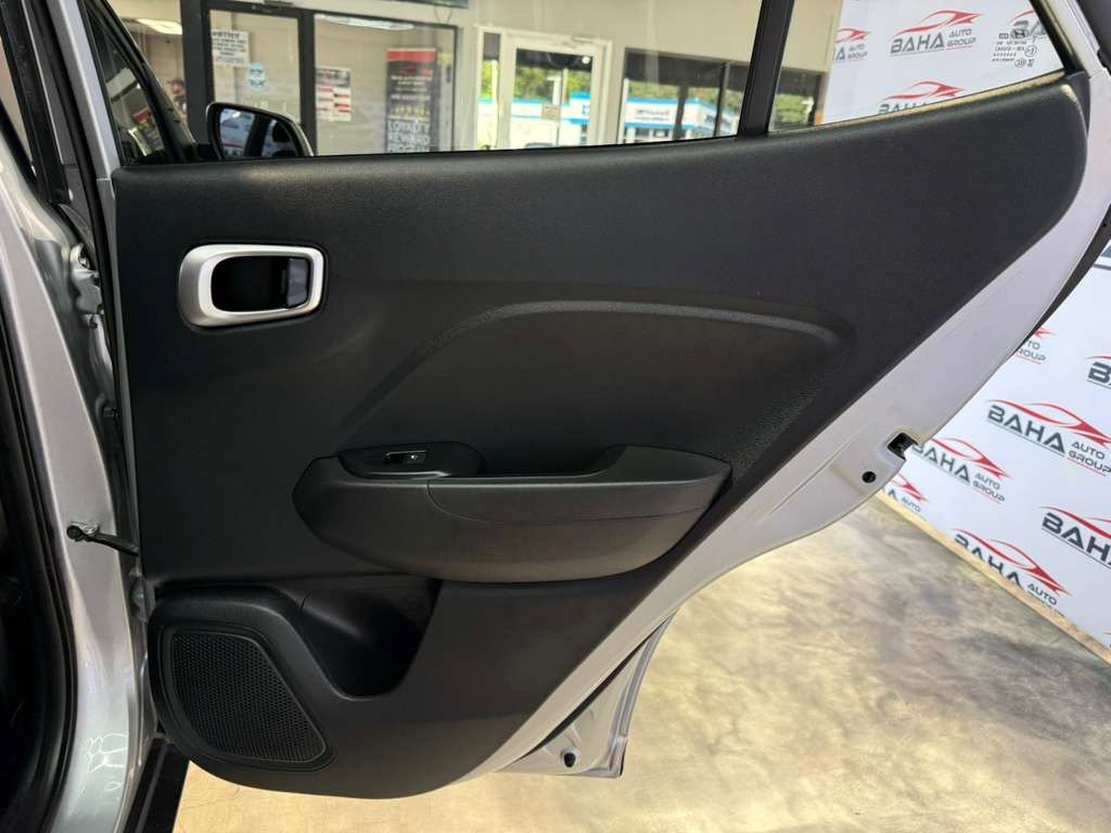 Used 2021 Hyundai Venue SE FWD image 42