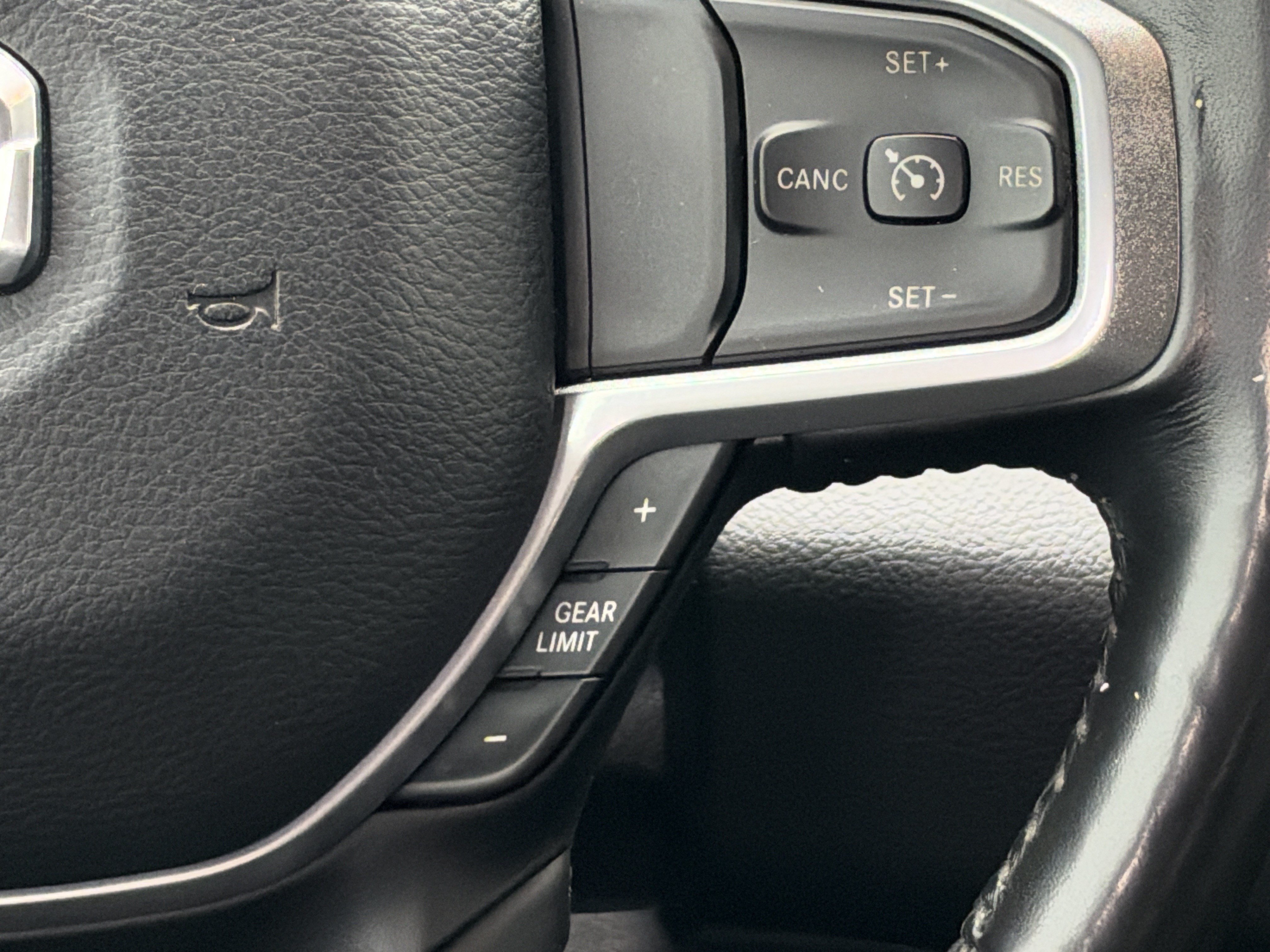 Used 2020 RAM 1500 Laramie AWD/4WD image 31
