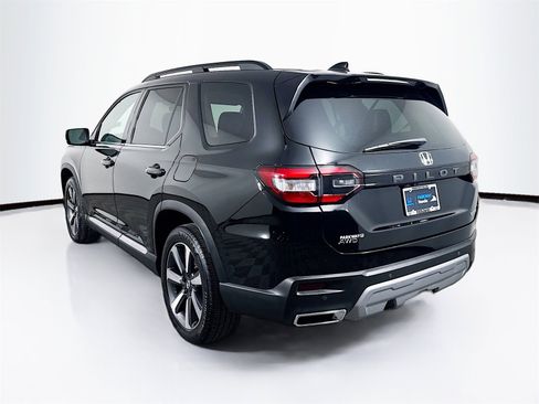 Used 2025 Honda Pilot Touring image 5