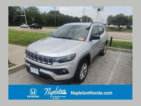 Used 2025 Jeep Compass Latitude AWD/4WD image 1