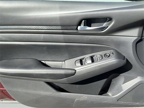 Used 2025 Nissan Altima 2.5 SV image 10