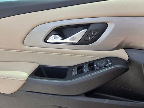 Used 2023 Chevrolet Traverse LS FWD image 23