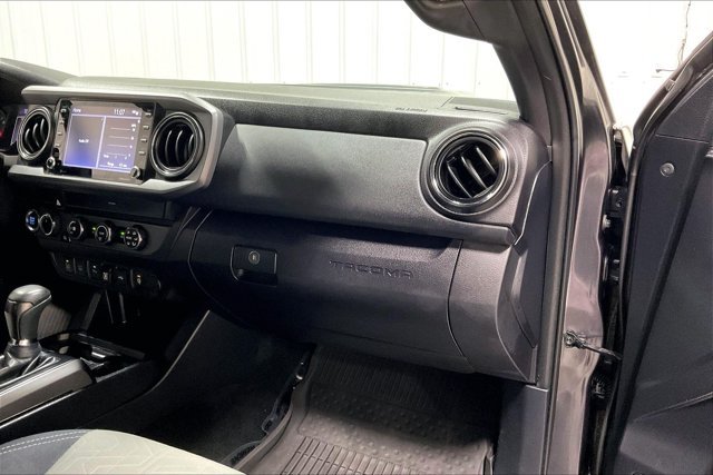 Used 2020 Toyota Tacoma TRD Sport w/ Technology Package AWD/4WD image 16