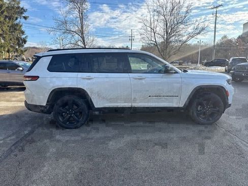 Certified 2025 Jeep Grand Cherokee L Limited w/ Black Appearance Package image 6