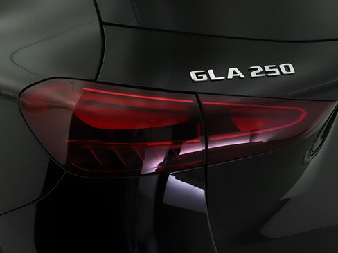 Certified 2026 Mercedes-Benz GLA 250 4MATIC image 18