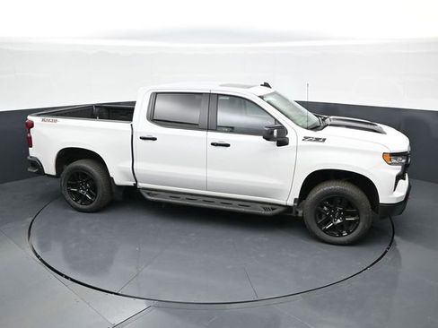 Used 2024 Chevrolet Silverado 1500 LT Trail Boss w/ LT Trail Boss Premium Package AWD/4WD image 31