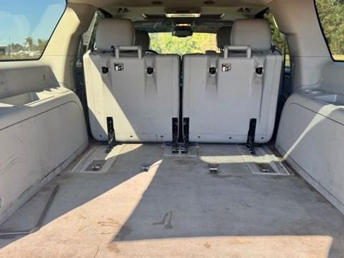Used 2013 Chevrolet Suburban LTZ image 10