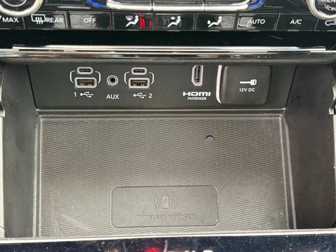 Used 2022 Jeep Grand Cherokee Overland w/ Advanced Protech Group III image 39