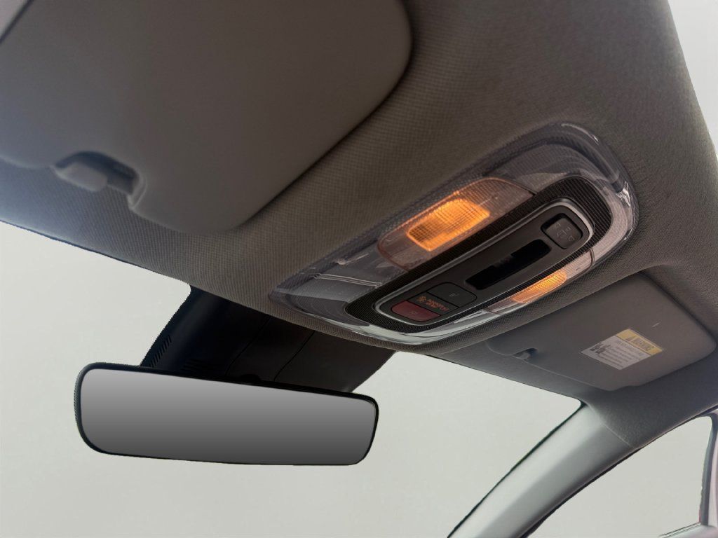 Used 2025 Hyundai Elantra SEL FWD image 21