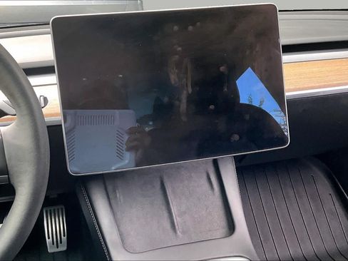 Used 2022 Tesla Model 3 Standard Range RWD image 6