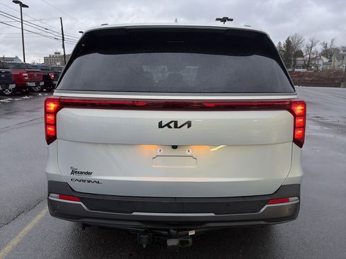 Used 2025 Kia Carnival SX w/ SX Dark Edition Package image 4