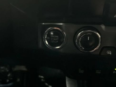 Used 2019 Toyota Tacoma TRD Off-Road w/ Technology Package AWD/4WD image 15