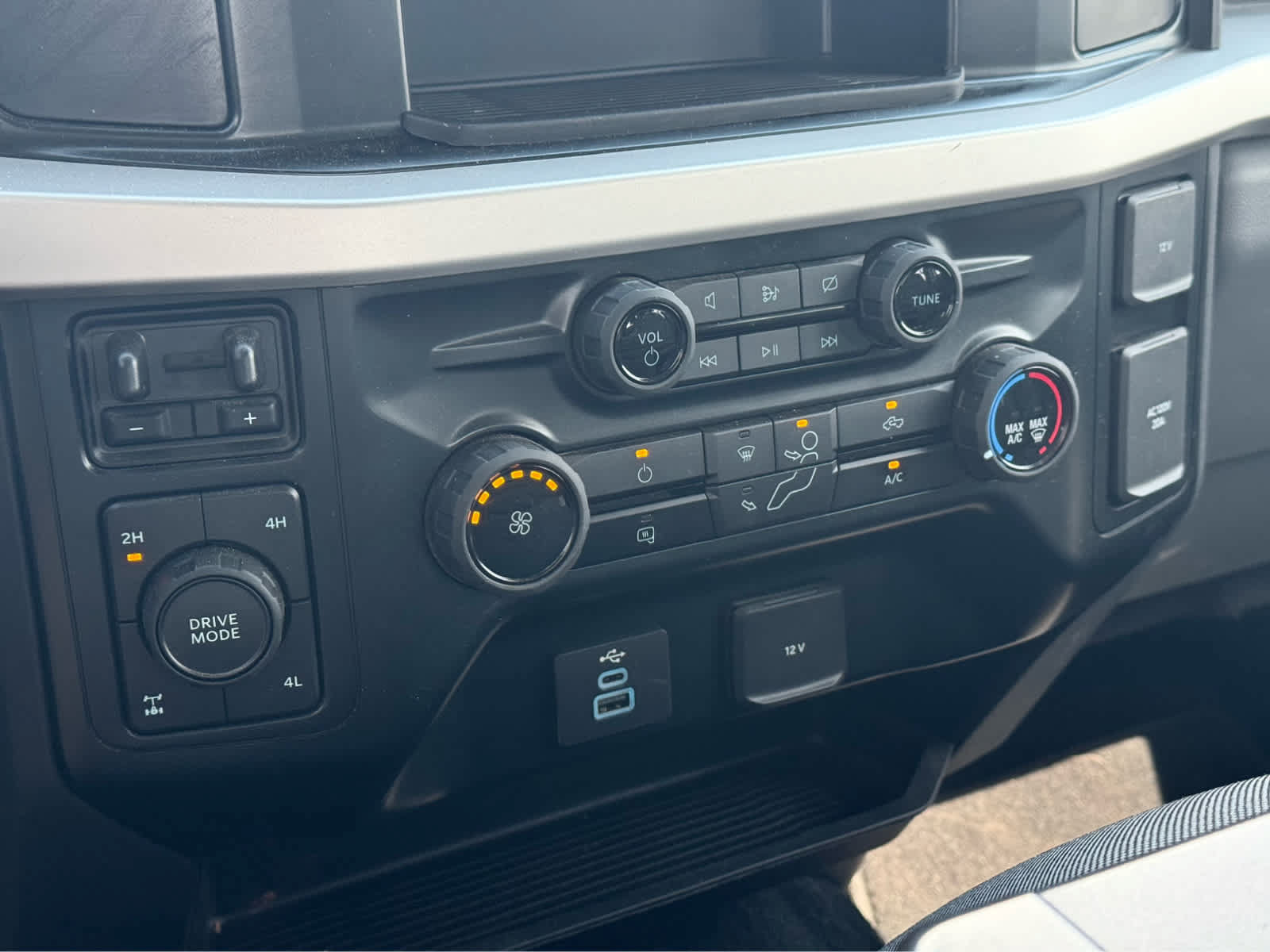 Used 2023 Ford F250 XL w/ STX Appearance Package AWD/4WD image 6