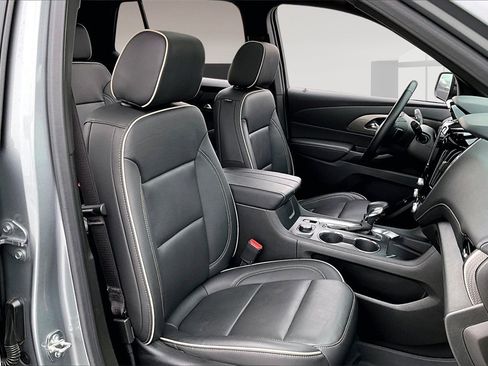 Used 2023 Chevrolet Traverse Premier w/ Redline Edition image 28