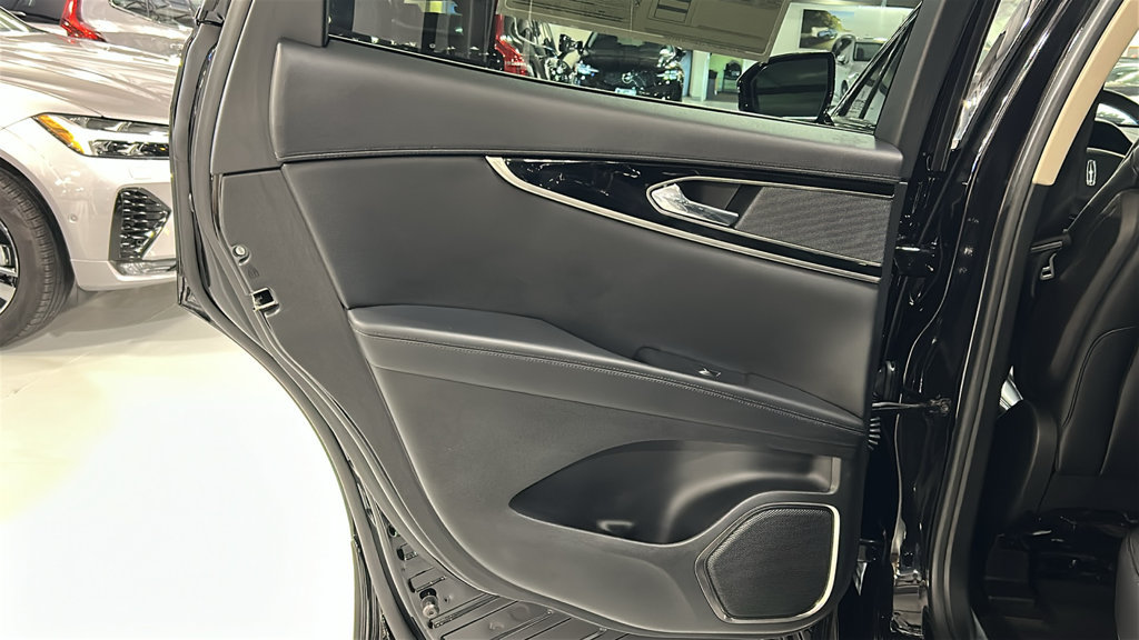 Used 2023 Lincoln Nautilus Reserve AWD/4WD image 20