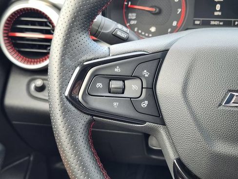 Used 2025 Chevrolet Trax RS w/ Sunroof Package FWD image 28