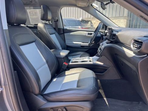 Used 2023 Ford Explorer XLT w/ Equipment Group 202A AWD/4WD image 11