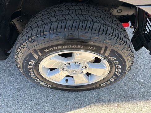 Used 2013 Toyota Tacoma PreRunner w/ TRD Sport Pkg image 18