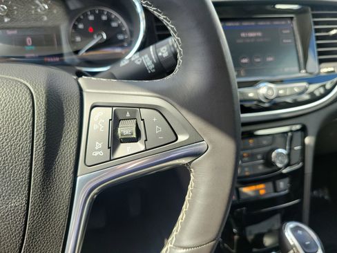 Used 2022 Buick Encore Preferred w/ Safety Package image 20