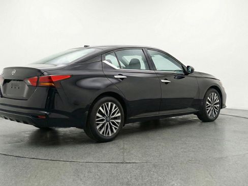 Used 2025 Nissan Altima 2.5 SV FWD image 9