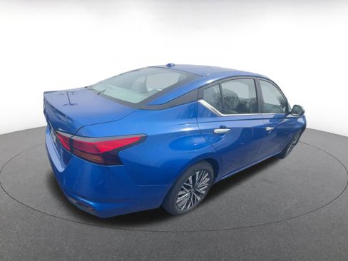 Used 2025 Nissan Sentra SV image 9